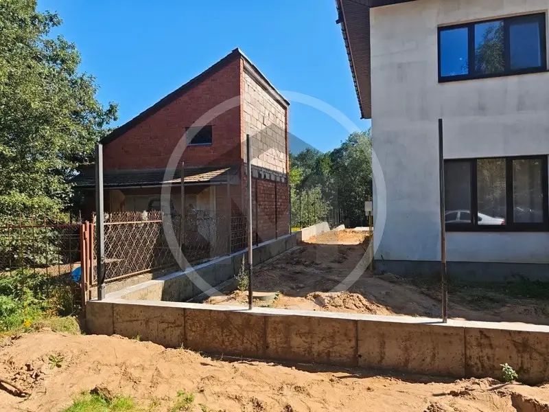 Стена подпорная с элементом лицевого забора в д. Марковщина