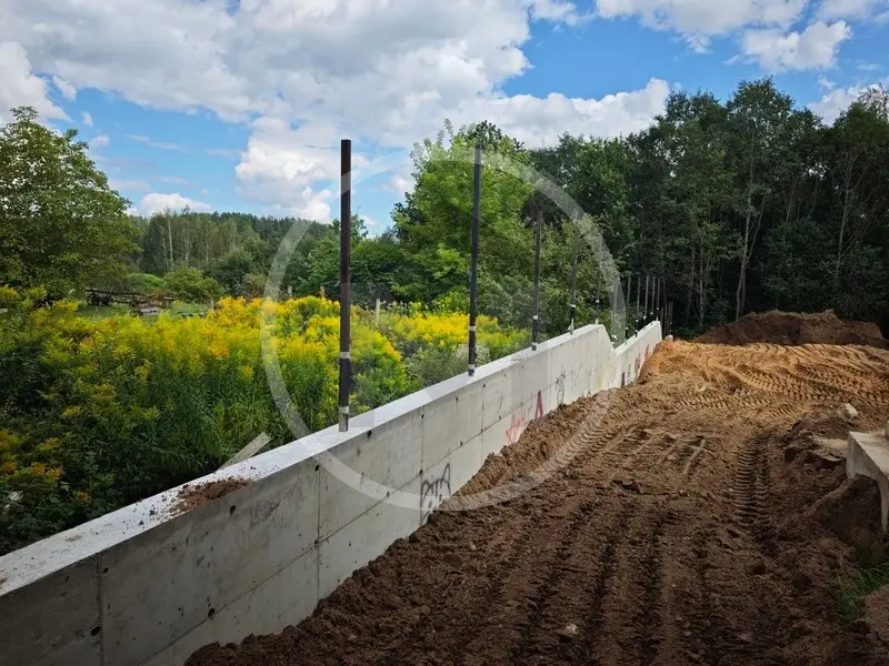 Стена подпорная с элементом лицевого забора в д. Марковщина