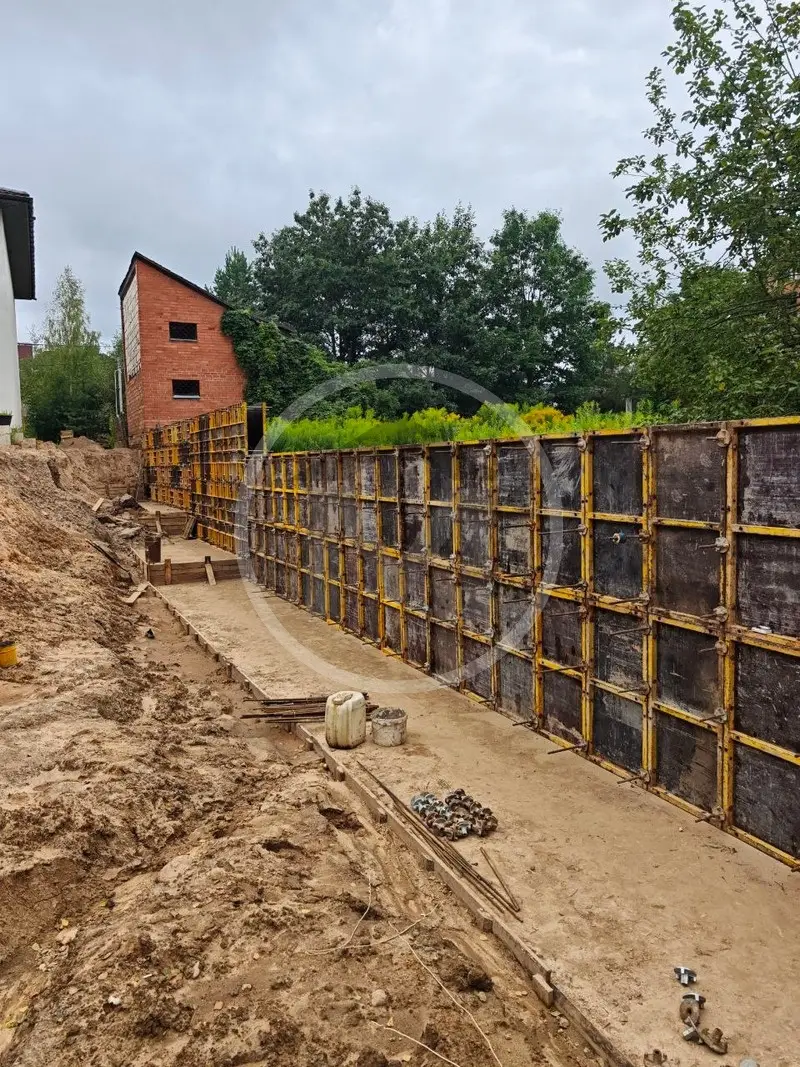 Стена подпорная с элементом лицевого забора в д. Марковщина