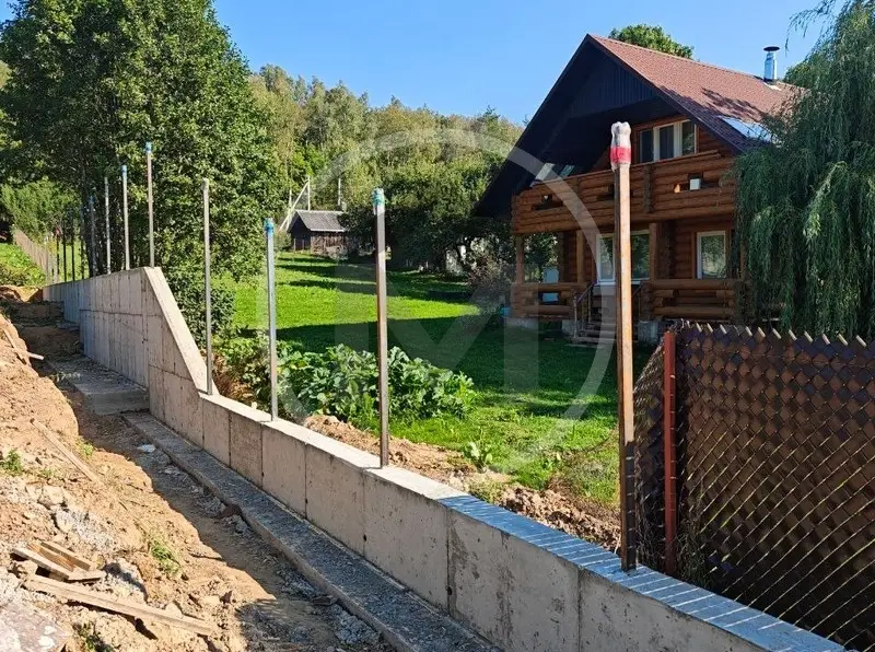 Стена подпорная с элементом лицевого забора в г. Фаниполь